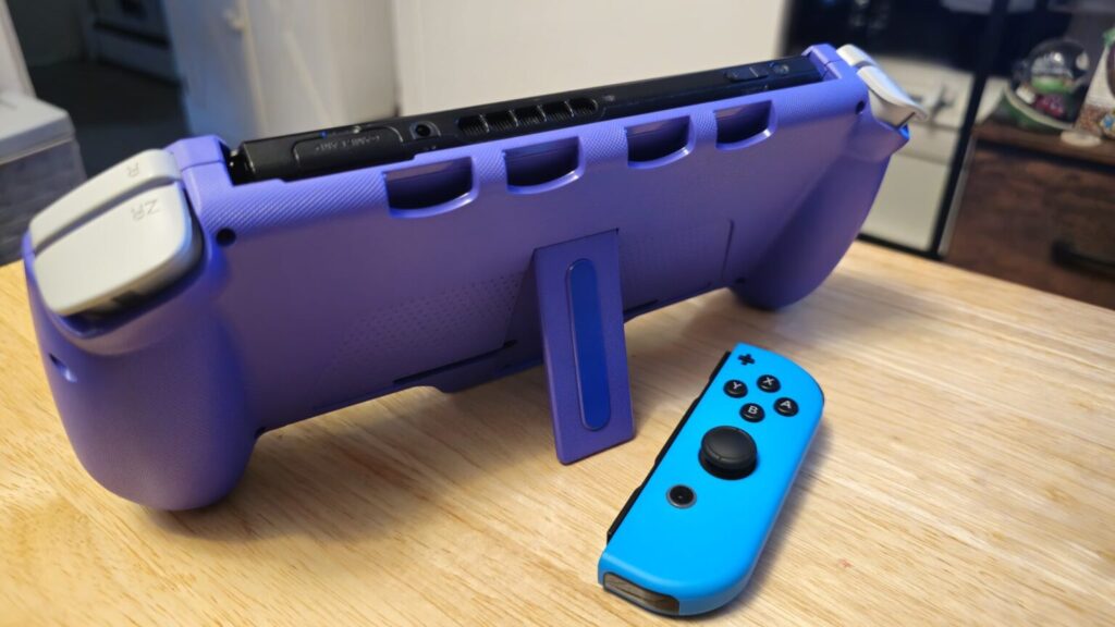 A real shot of the Omelet Super Deck for the Nintendo Switch.